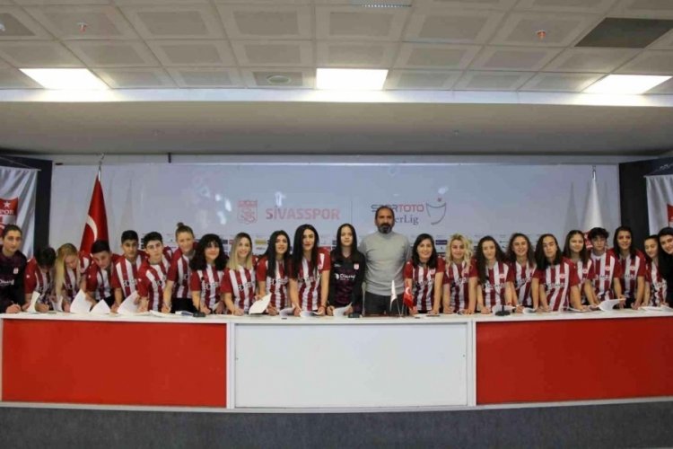 Sivasspor Kadın Futbol Takımı'nda 25 imza