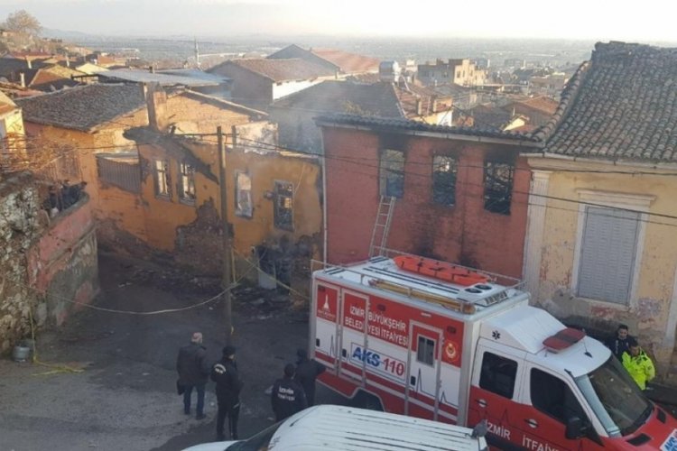 İzmir'deki yangında 3 kardeş yan yana can verdi!