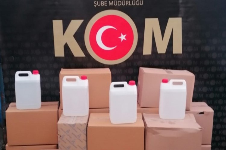 Polisin durdurduğu ara&ccedil;tan 520 kilogram etil alkol &ccedil;ıktı