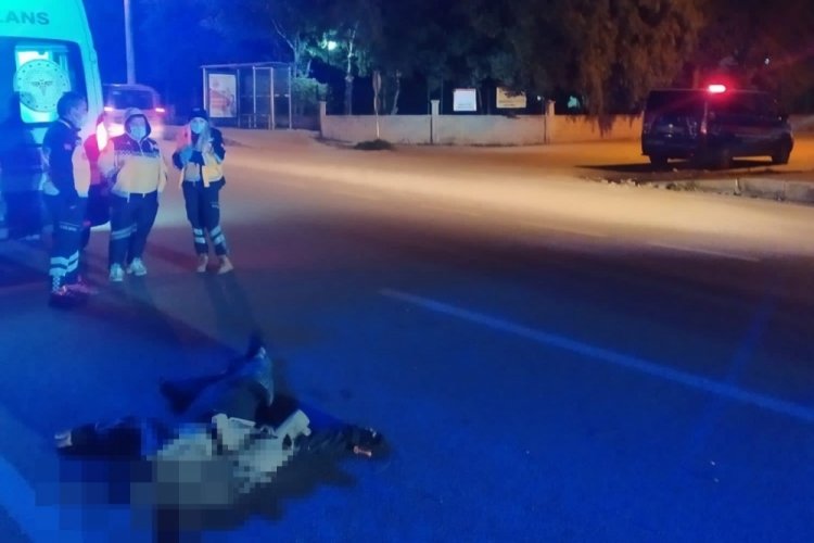 Kaldırıma &ccedil;arpan motosiklet s&uuml;r&uuml;c&uuml;s&uuml; hayatını kaybetti