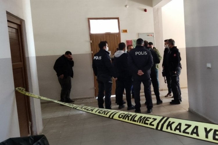16 yaşındaki gen&ccedil; kız okulda silahla intihar etti!