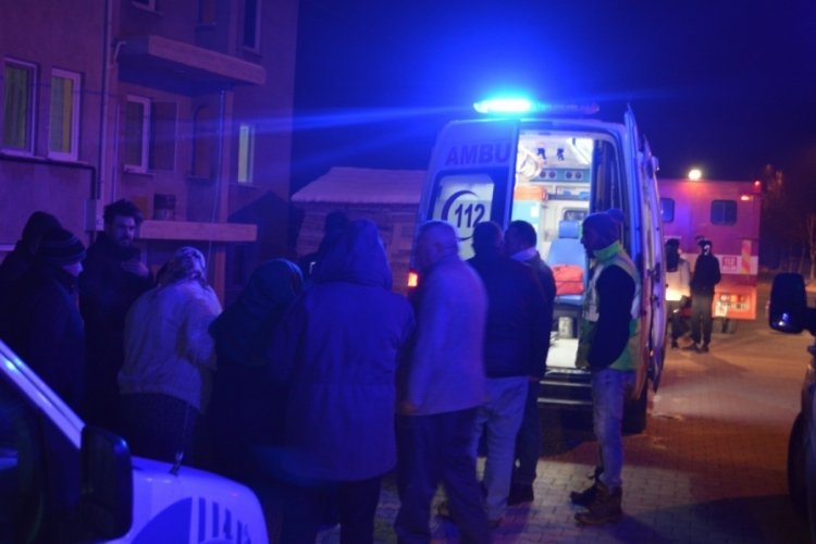 Polisin hızlı m&uuml;dahalesi 3 kişilik aileyi hayatı d&ouml;nd&uuml;rd&uuml;