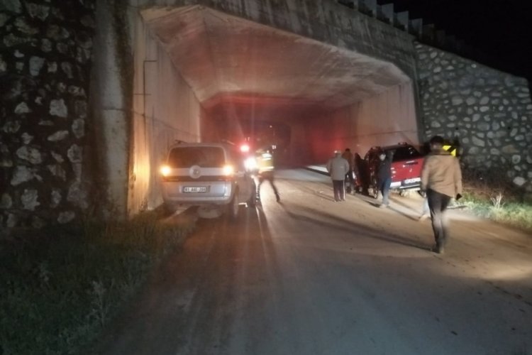 Kamyonet ile hafif ticari ara&ccedil; &ccedil;arpıştı: 1 yaralı