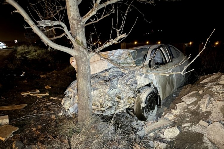 Osmaniye'de iki otomobil kafa kafaya &ccedil;arpıştı: 2 ağır yaralı