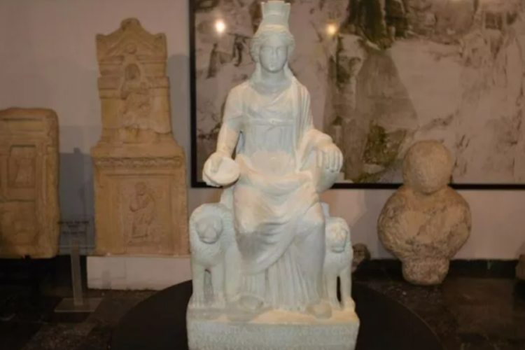 1700 yaşındaki 'Kybele' heykeli Afyonkarahisar'a getirildi