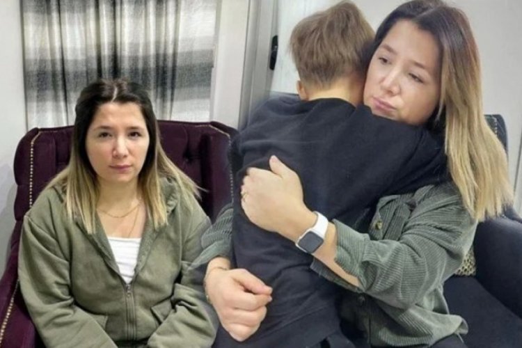İzmir'de &ouml;ğretmenden, &ouml;ğrenciye 'darp' iddiası: Sınıfa g&ouml;t&uuml;r&uuml;p duvara fırlattı