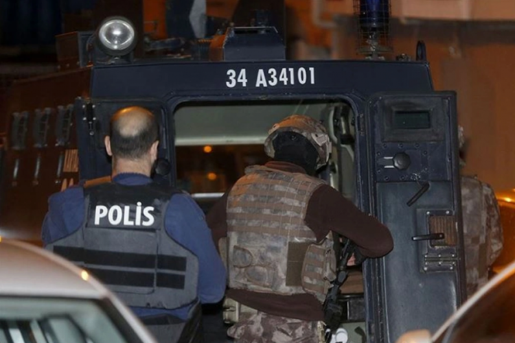 DEAŞ operasyonunda 9 g&ouml;zaltı!