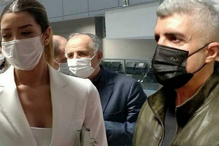 Velayet davasına damga vuran kare! &Ouml;zcan Deniz koridorda...