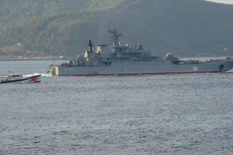 'Caesar Kunikov' savaş gemisi &Ccedil;anakkale Boğazı'ndan ge&ccedil;ti