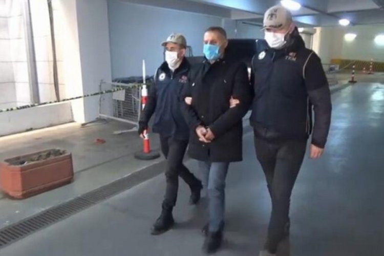 AK Parti il&ccedil;e bina &ouml;n&uuml;ne patlayıcı koyan zanlı tutuklandı