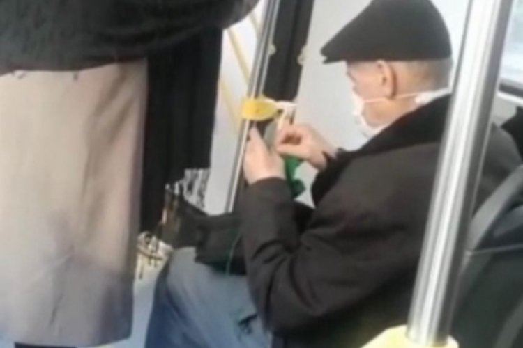 Bursa'da yaşlı adam otob&uuml;ste &ouml;rg&uuml; &ouml;rd&uuml;