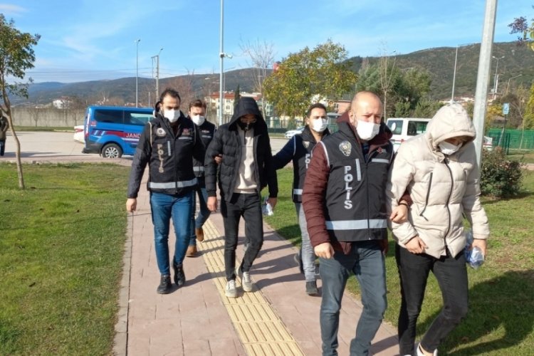 Kocaeli'de ara&ccedil;larında etil alkol ele ge&ccedil;irilen 3 şahıs tutuklandı