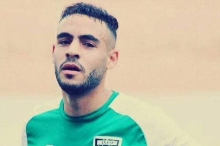 Cezayirli futbolcu Sofiane Lokar ma&ccedil; sırasında &ouml;ld&uuml;