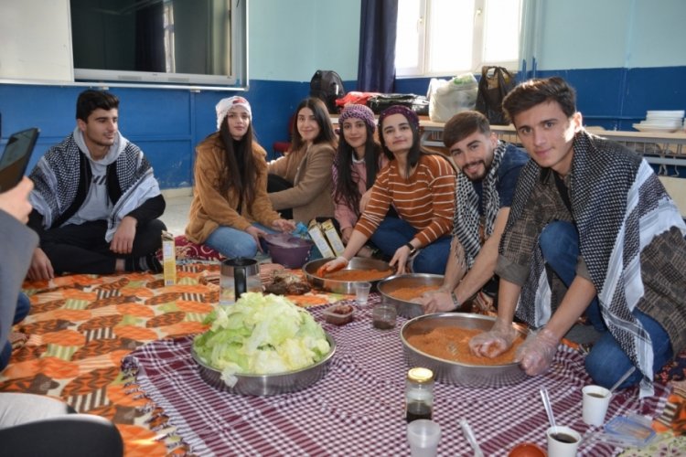 Sınava okulda sıra geceleri yaparak hazırlanıyorlar