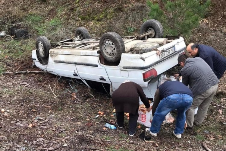 Bursa'da taklalar atan otomobilden sağ kurtuldular