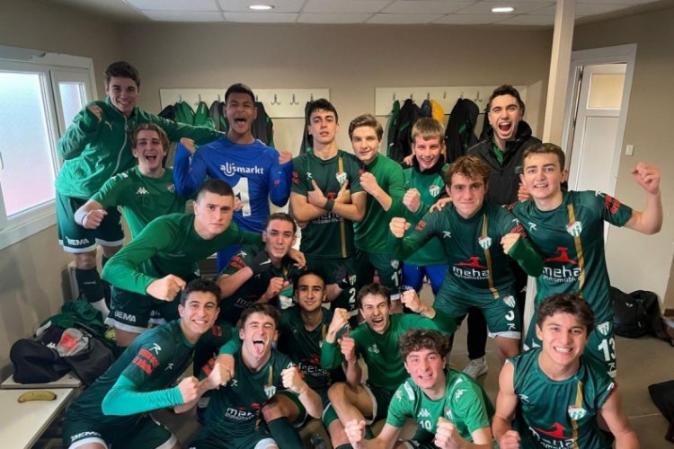 Bursaspor, Fenerbah&ccedil;e'yi Kadık&ouml;y'de devirdi!
