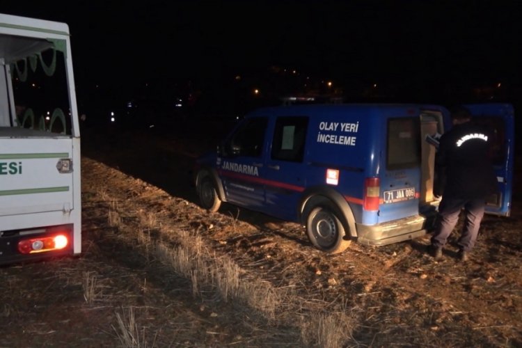 Tarlada sır &ouml;l&uuml;m: Silahla başından vurulmuş halde bulundu