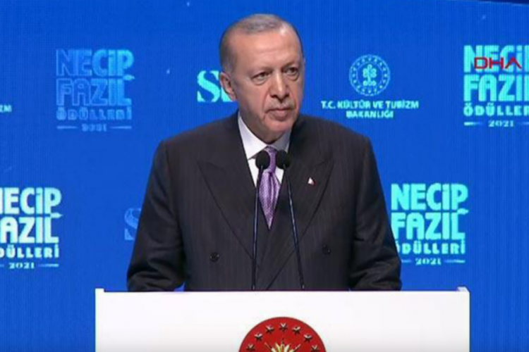 Cumhurbaşkanı Erdoğan: Bu &ouml;d&uuml;ller zorbalara karşı a&ccedil;ılmış bir bayraktır