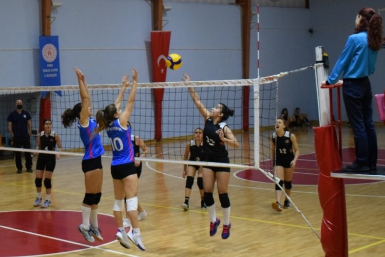 Nil&uuml;fer'in minikleri yenilgisiz lider