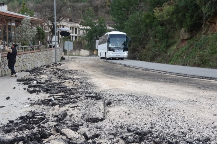 Bursa Uludağ'da yol &ccedil;alışması &ccedil;ileye d&ouml;nd&uuml;