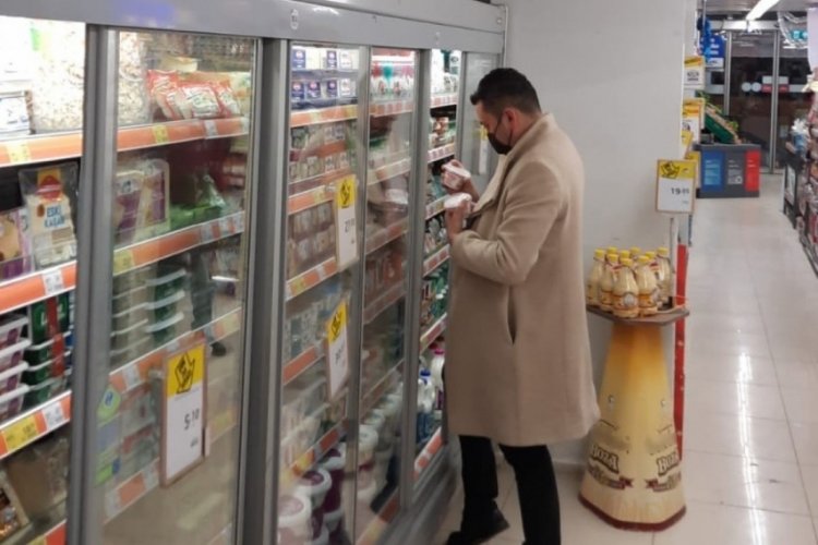 Marketlerdeki tarihi ge&ccedil;miş &uuml;r&uuml;n zabıtanın g&ouml;z&uuml;nden ka&ccedil;madı