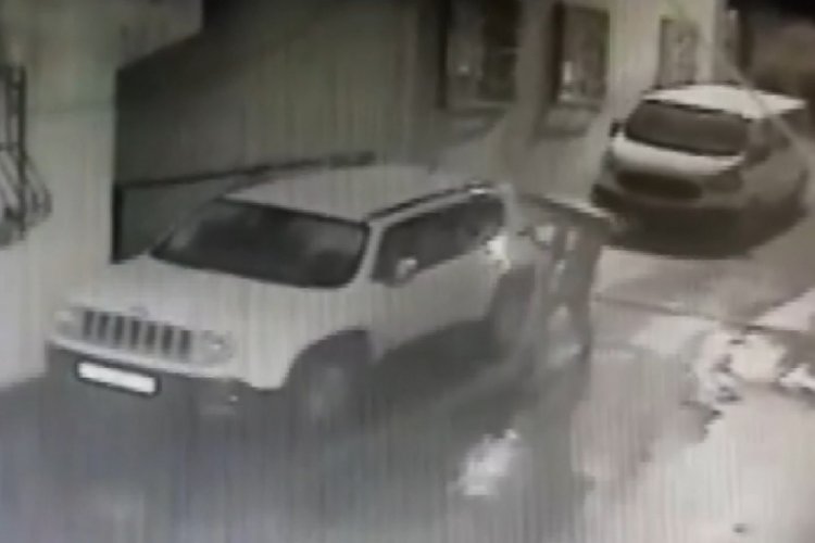 Bursa'da sakar hırsız kameralara yansıdı