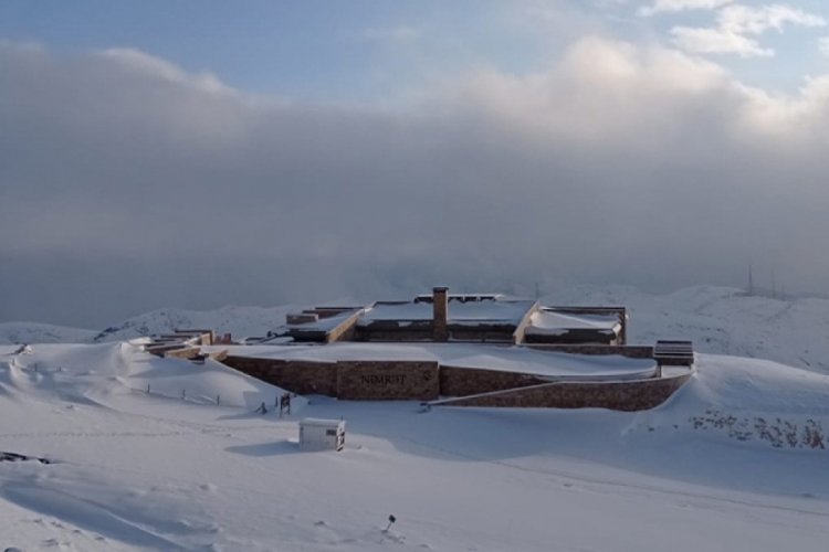 Nemrut Dağı buz tuttu, ziyarete kapatıldı