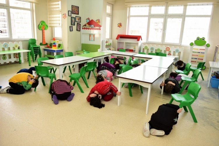Bursa Yıldırım'da miniklere uygulamalı afet eğitimi