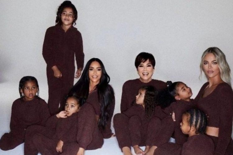 Kardashian'lar Noel kutlamasını bu yıl evde yaptılar