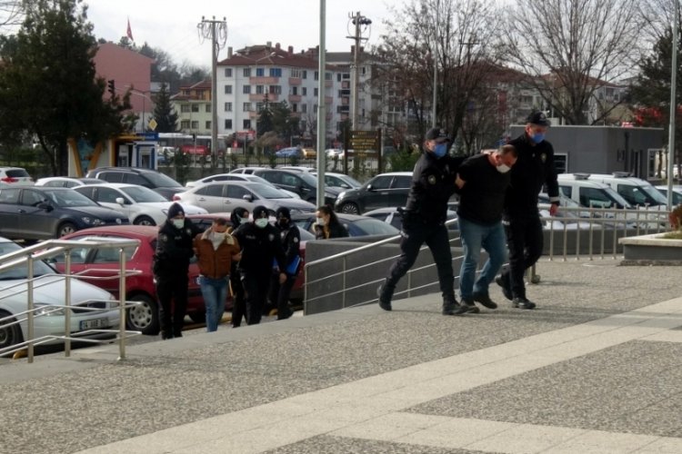 Bolu'da hasta ziyaret etmek isteyip, polise direnen 2 şahıs g&ouml;zaltına alındı