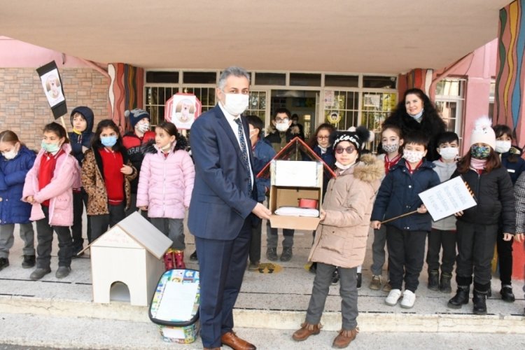 Bursa'da İznikli &ouml;ğrencilerden kedilere sıcak yuva