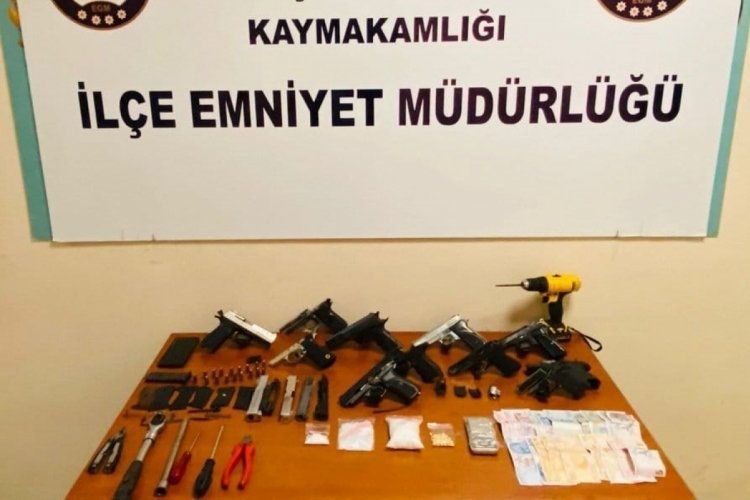 Silah ka&ccedil;ak&ccedil;ılarına operasyon!