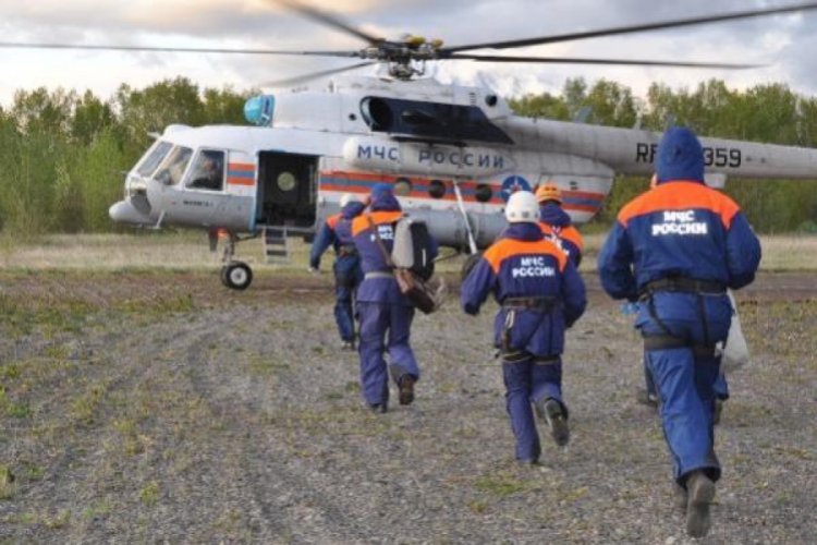 Rusya'da 2 kişiyi taşıyan helikopter d&uuml;şt&uuml;