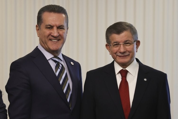 Ahmet Davutoğlu ve Mustafa Sarıg&uuml;l bir araya geldi