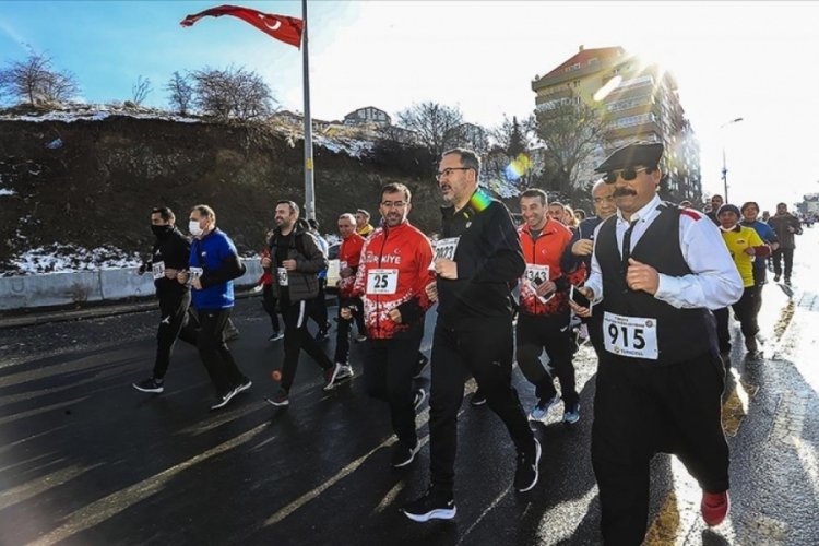 Bursa&nbsp;B&uuml;y&uuml;kşehir Belediyespor'lu S&uuml;meyye'den Atat&uuml;rk Koşusu'nda derece