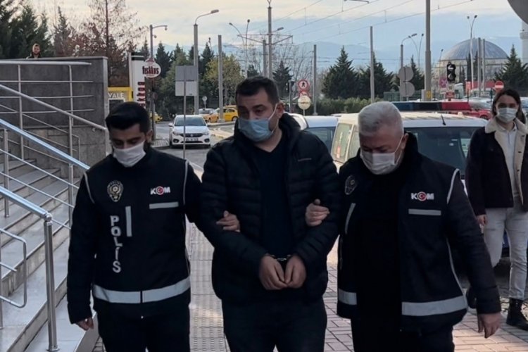 TEM'de bir otomobilde 20 ruhsatsız tabanca ele ge&ccedil;irildi