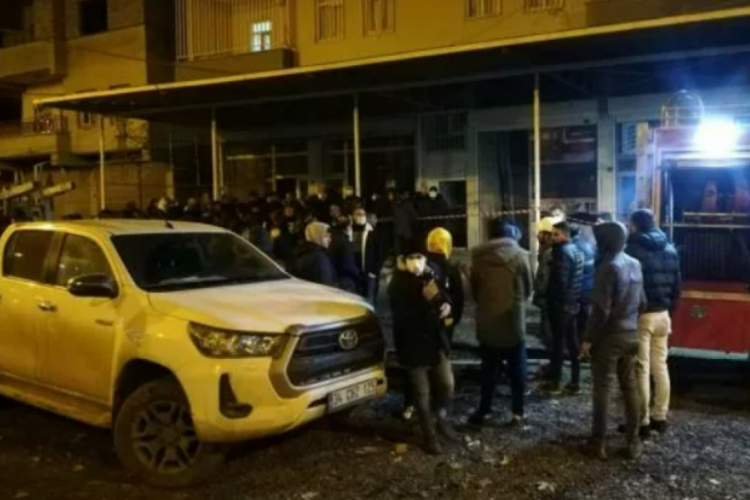 Sobayı tinerle yakmaya &ccedil;alışan &ccedil;ocuk canından oldu