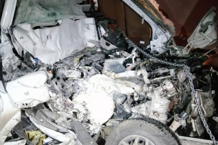 K&uuml;tahya'da minib&uuml;s kamyonla &ccedil;arpıştı: 1 &ouml;l&uuml;