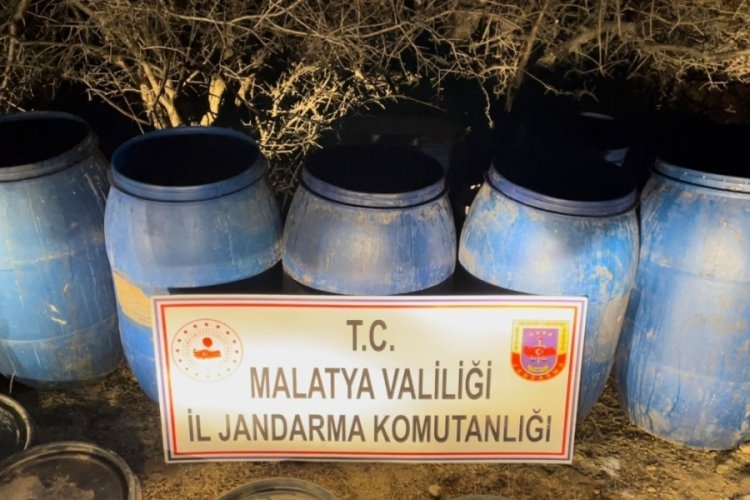 Malatya'da 2 bin litre sahte alkol ele ge&ccedil;irildi