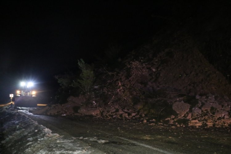 Zonguldak Ankara Karayolu heyelan nedeniyle trafiğe kapandı