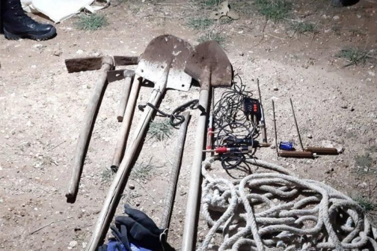 Manisa'da ka&ccedil;ak kazıya su&ccedil;&uuml;st&uuml;: 6 kişiye g&ouml;zaltı