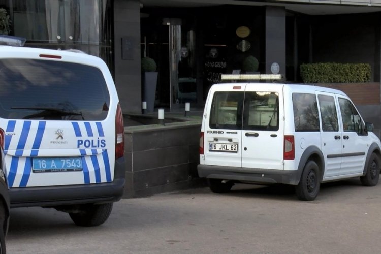 Bursa'da feci &ouml;l&uuml;m! Asans&ouml;r ile duvar arasına sıkıştı