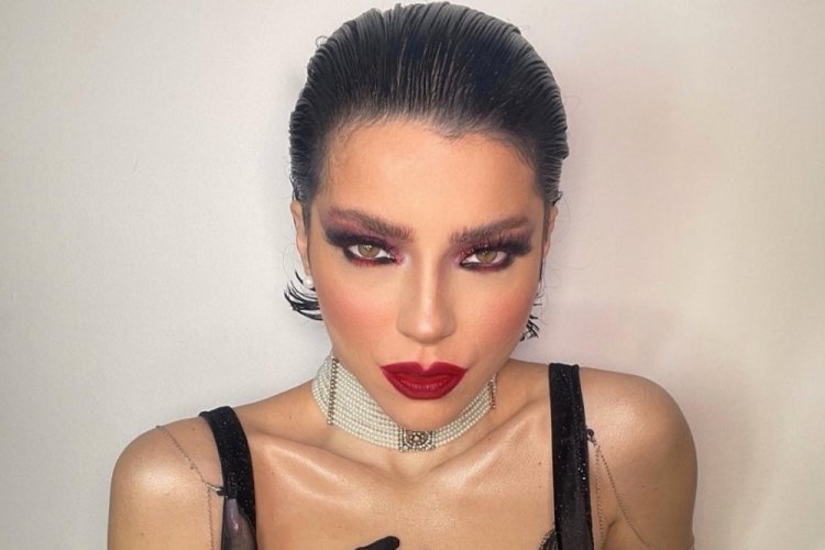 Merve Boluğur, bu kez de ayaklarını paylaştı