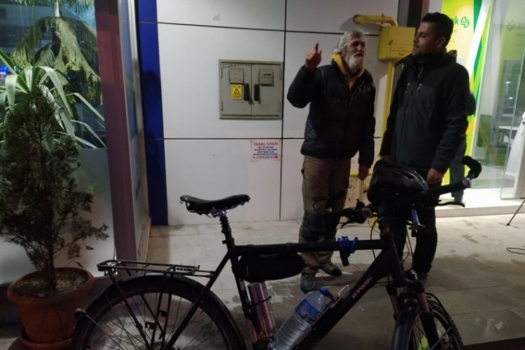 Bisikletle d&uuml;nya turuna &ccedil;ıkan fotoğraf&ccedil;ı Vallet, Konya'ya geldi