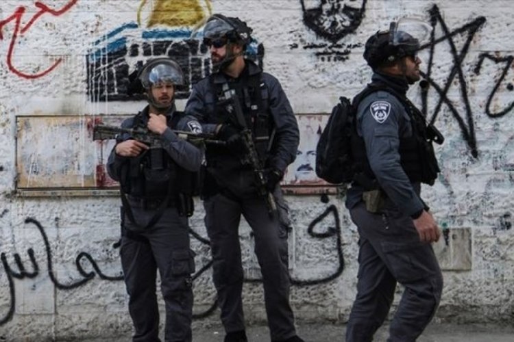 İsrail askerleri Filistinli bir ailenin evini yıktı