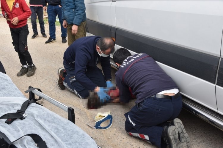 Antalya'da okul servisinin altında kalan Nevraz, kurtarılamadı