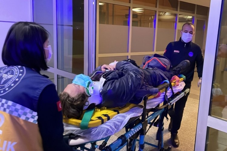 Otomobilin &ccedil;arpıp ka&ccedil;tığı motosikletli ağır yaralandı