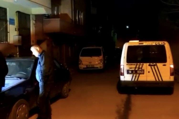 Bursa'da seyir halindeki otomobile kurşun isabet etti