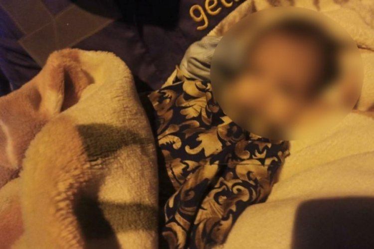 Bebeği &ccedil;antaya koyup biberonu ile sokağa bıraktılar