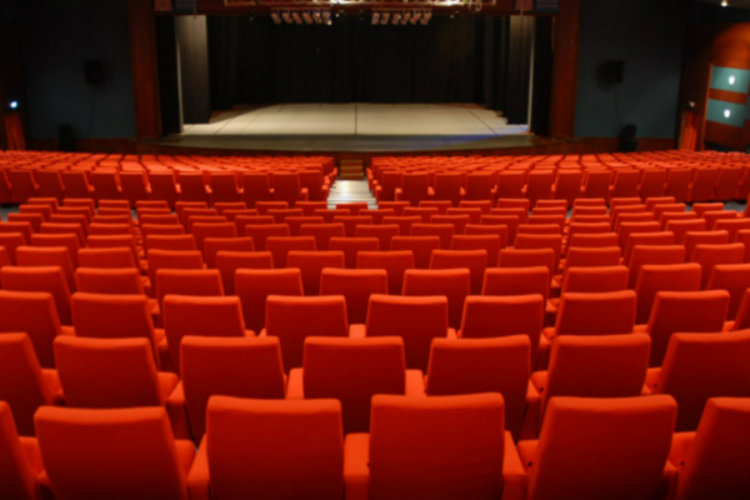 Bel&ccedil;ika'da tiyatro ve konser salonlarının kapatılması askıya alındı